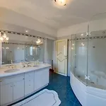 Βίλα Luxury Lakeside Retreat With Pool Near Stresa! Maggiore Romanza Brisino