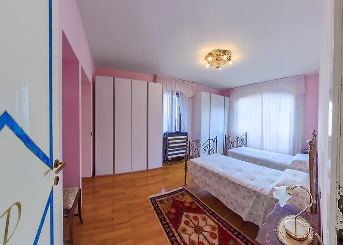 Luxury Lakeside Retreat With Pool Near Stresa! Maggiore Romanza Villa