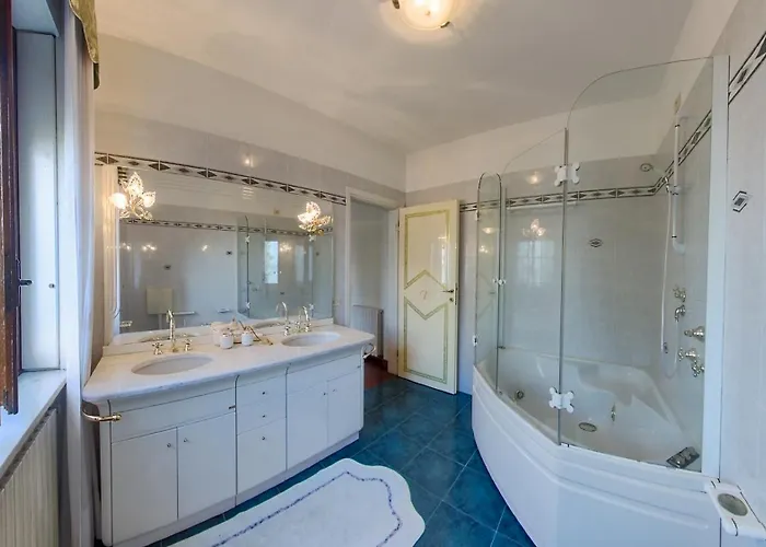 Villa Luxury Lakeside Retreat With Pool Near Stresa! Maggiore Romanza Brisino