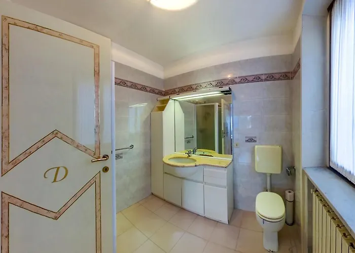 Luxury Lakeside Retreat With Pool Near Stresa! Maggiore Romanza Villa Brisino